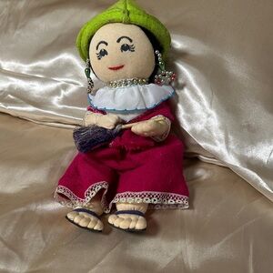 Cholita Green Hat and Pink Outfit